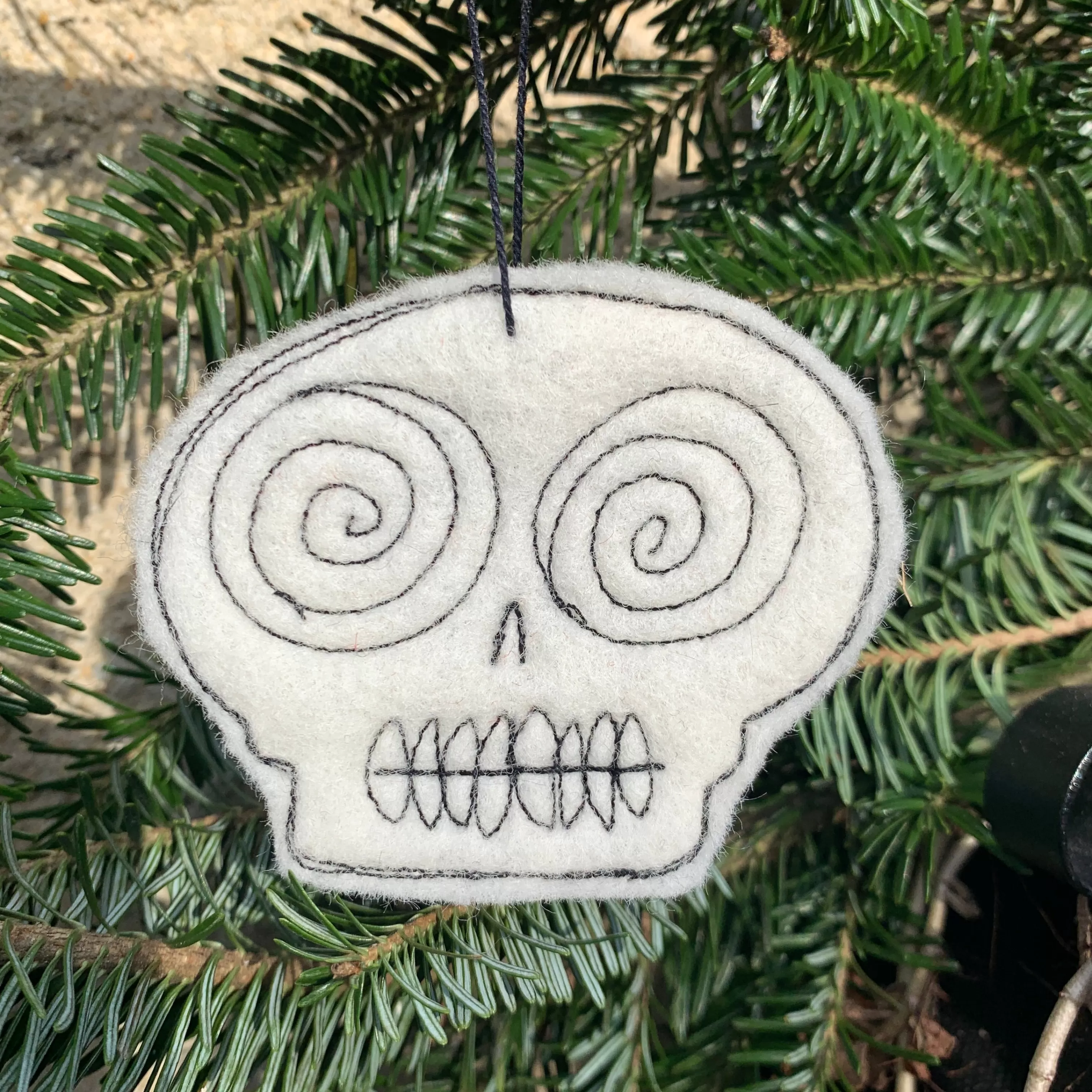 SardineClothing Ornaments-Crazy Eye Skull Ornament