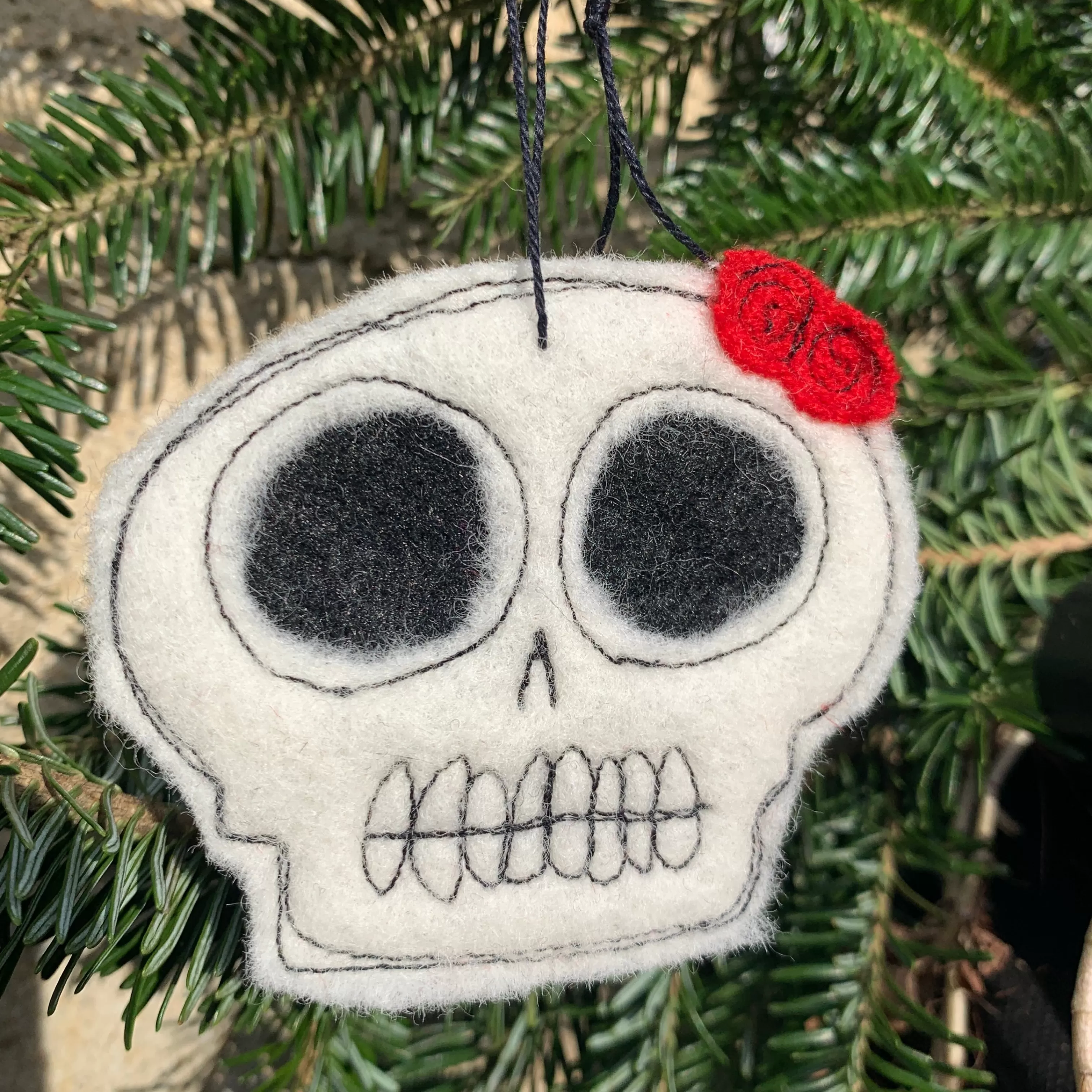 SardineClothing Ornaments-She Skull Ornament